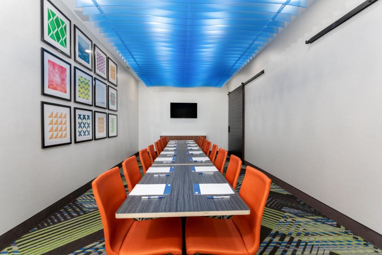 Holiday Inn Express & Suites - Miramar By Ihg Exterior photo