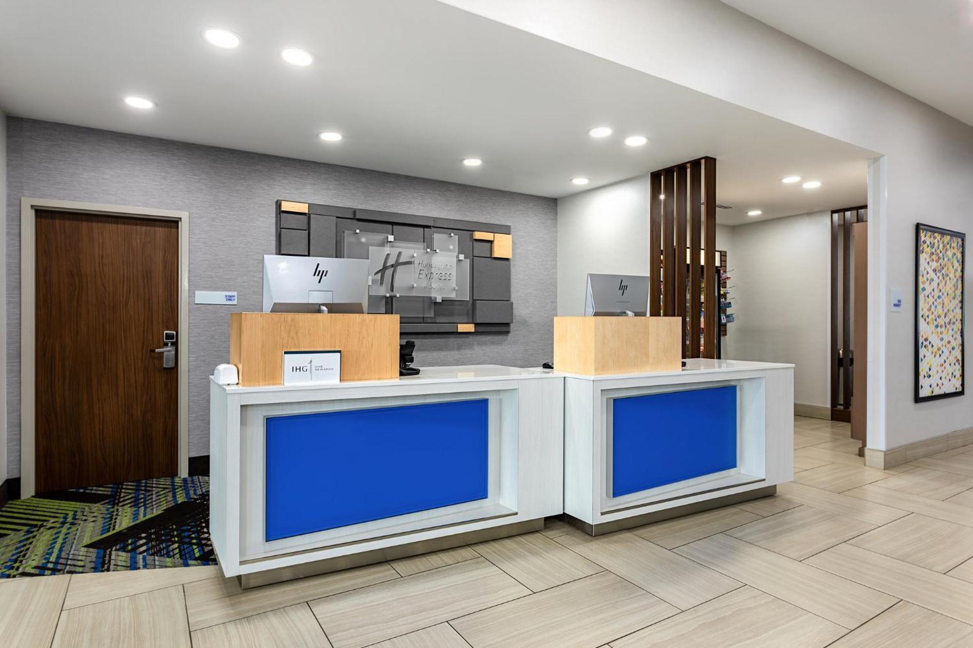 Holiday Inn Express & Suites - Miramar By Ihg Exterior photo