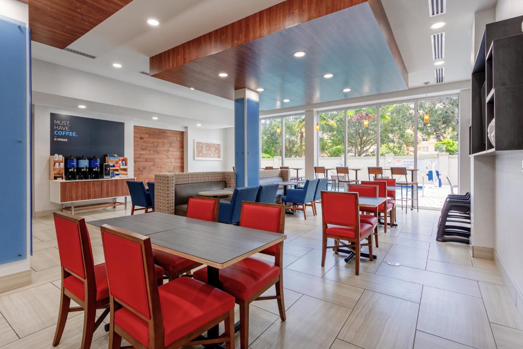 Holiday Inn Express & Suites - Miramar By Ihg Exterior photo